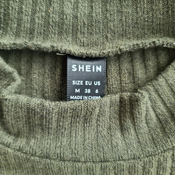 ❤️3 for $10- ribbed crop top - Picture 3 of 3